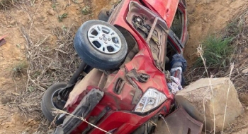 Trio suspeito de matar rival a tiros é preso após capotar carro, em Uruaçu